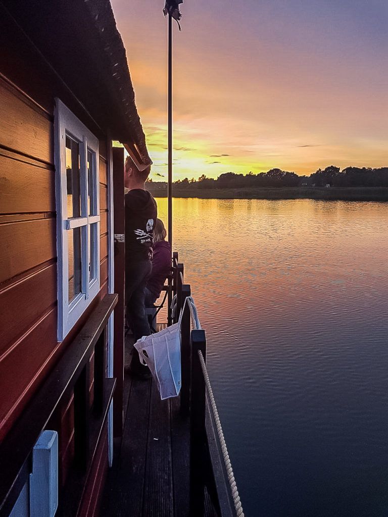 Sonnenuntergang beobachten auf dem Saunafloß Darss-Floss